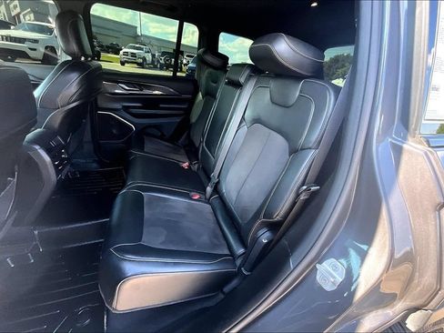 Used 2022 Jeep Grand Cherokee Altitude AWD/4WD image 26