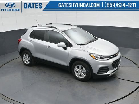 Used 2022 Chevrolet Trax LT w/ LT Convenience Package image 42