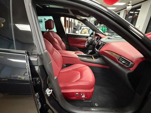 Used 2022 Maserati Levante GT AWD/4WD image 38