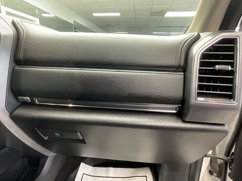 Used 2018 Ford Expedition Platinum image 9