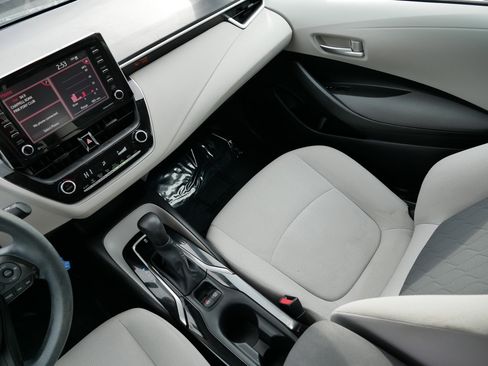 Used 2021 Toyota Corolla LE image 11