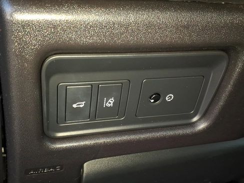 Used 2017 Land Rover Discovery Sport HSE image 18