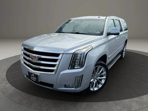 Used 2019 Cadillac Escalade ESV Luxury AWD/4WD image 2