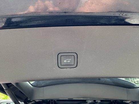 Used 2019 Chevrolet Traverse LT w/ LT Premium Package image 32