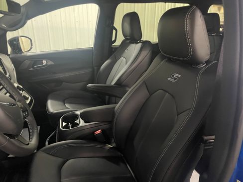 New 2026 Chrysler Pacifica Select image 13