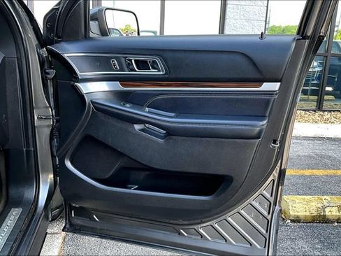Used 2017 Ford Explorer Limited w/ Equipment Group 301A FWD image 26
