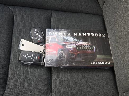 Used 2025 RAM 1500 Big Horn AWD/4WD image 13