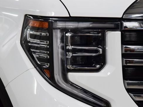 Used 2023 GMC Sierra 1500 SLT w/ SLT Premium Package image 12