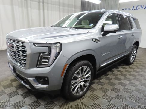 Used 2025 GMC Yukon Denali w/ Denali Reserve Package AWD/4WD image 7