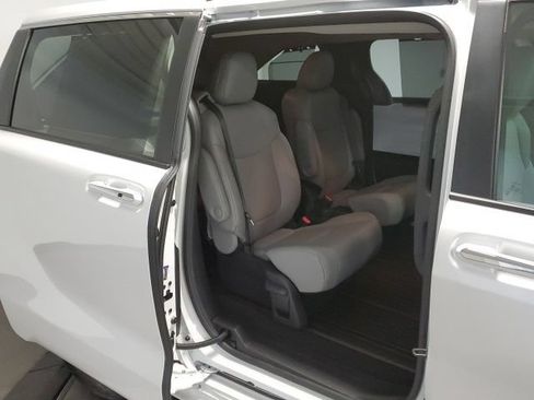 Used 2026 Toyota Sienna XLE AWD/4WD image 21