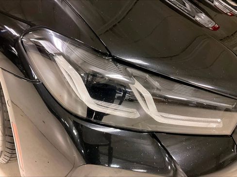 Used 2021 BMW M550i xDrive M550i xDrive w/ Executive Package image 25