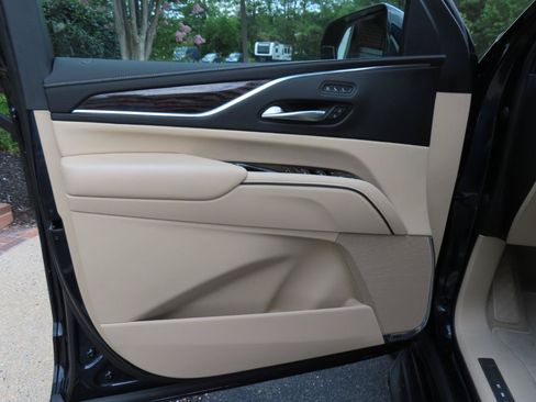 Used 2021 Cadillac Escalade Premium Luxury w/ Driver Assist Tech Package AWD/4WD image 16