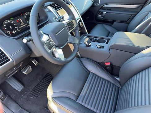 New 2025 Land Rover Discovery Dynamic SE AWD/4WD image 18