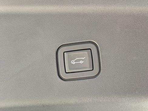 Used 2026 Cadillac Vistiq Sport image 11