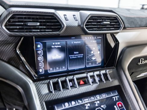 Used 2023 Lamborghini Urus Performante image 48