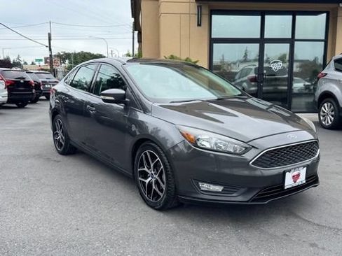 Used 2017 Ford Focus SEL w/ Cold Weather Package FWD image 1