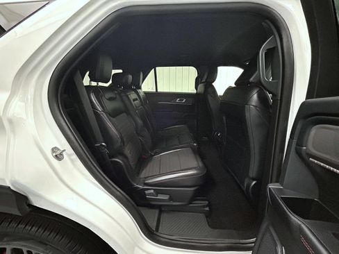 Used 2025 Ford Explorer ST-Line w/ ST-Line Street Pack AWD/4WD image 20