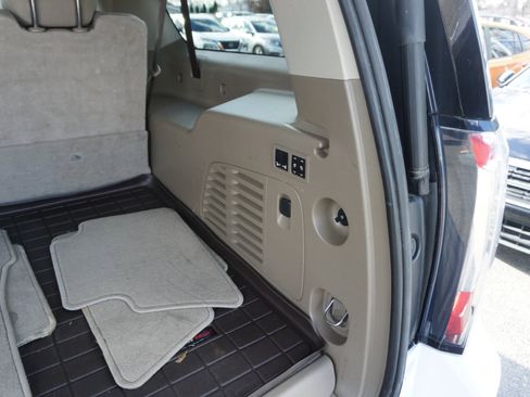 Used 2018 GMC Yukon XL SLT w/ Premium Edition image 13