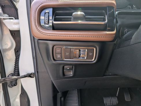 Used 2021 Lincoln Nautilus Reserve w/ Equipment Group 201A AWD/4WD image 26