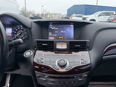 Used 2017 INFINITI Q70 3.7 w/ Technology Package image 21