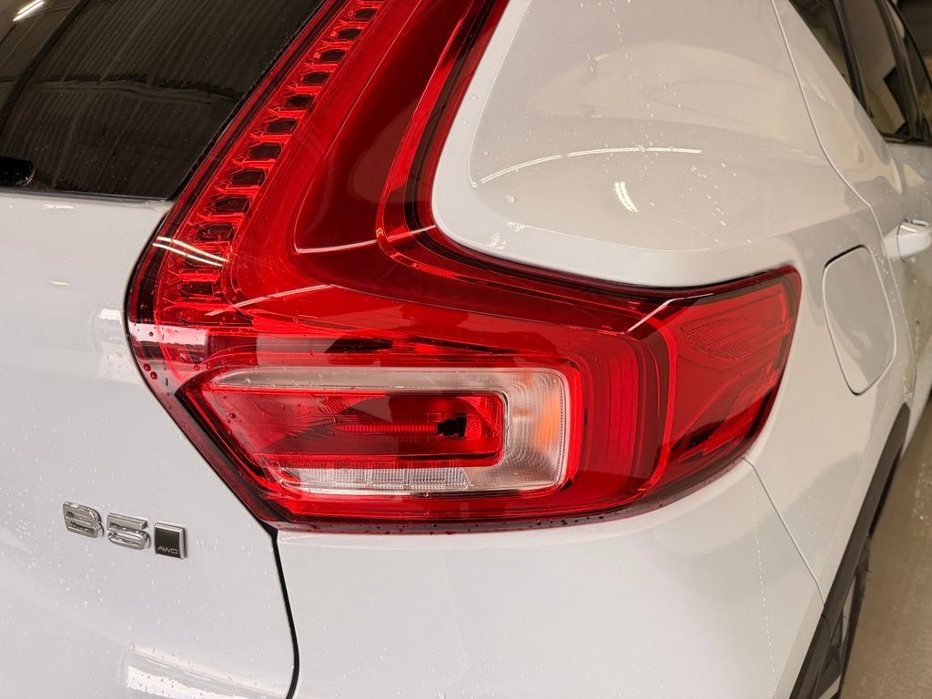 Used 2026 Volvo XC40 B5 Plus AWD/4WD image 5