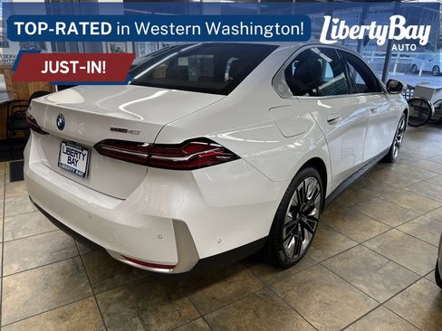 Used 2024 BMW i5 eDrive40i w/ Premium Package image 5