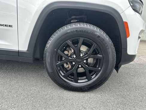 Used 2024 Jeep Grand Cherokee Altitude AWD/4WD image 20