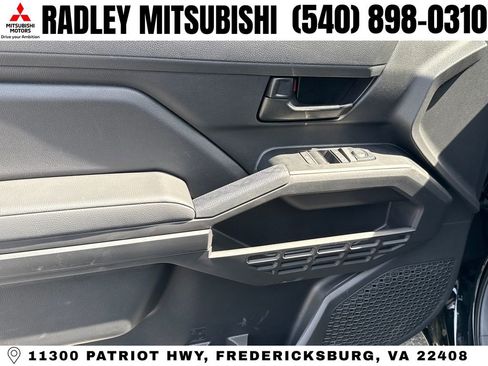 Used 2024 Toyota Tacoma SR image 5