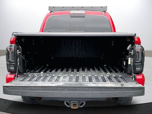 Used 2017 Toyota Tacoma TRD Off-Road AWD/4WD image 25