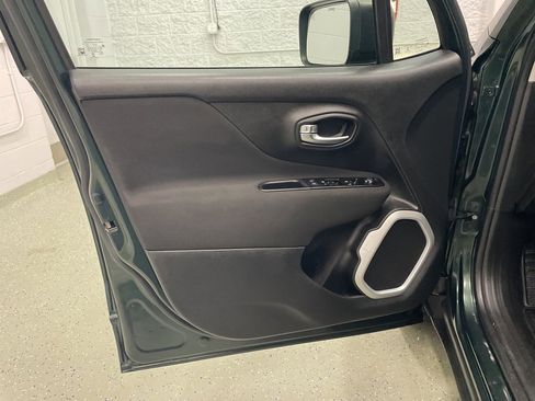 Used 2021 Jeep Renegade Sport image 11