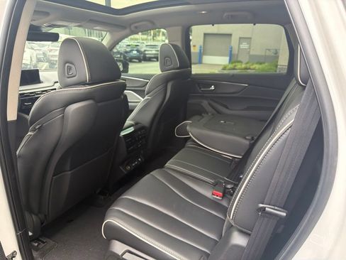 Used 2024 Acura MDX SH-AWD w/ Advance Package image 8