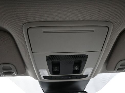 Used 2024 Honda Pilot Touring image 17