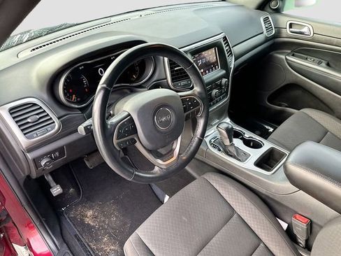 Used 2020 Jeep Grand Cherokee Laredo image 9