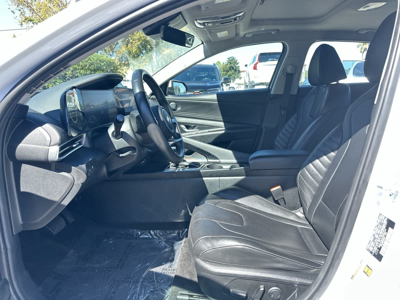 Used 2025 Hyundai Elantra Limited FWD image 13