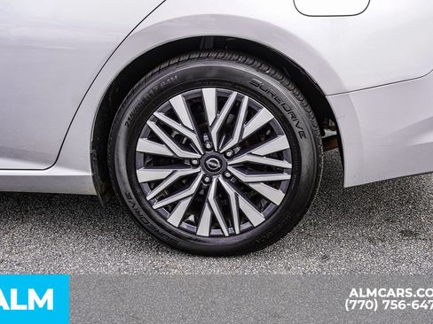 Used 2024 Nissan Altima 2.5 SV FWD image 13