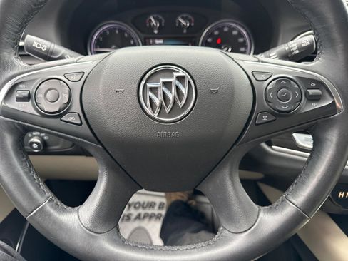 Used 2018 Buick Enclave Essence image 19