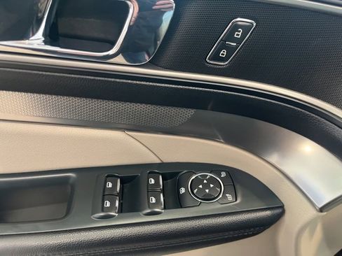 Used 2019 Ford Explorer XLT w/ Equipment Group 202A image 11