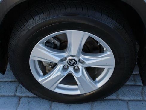 Used 2021 Toyota Highlander LE image 46