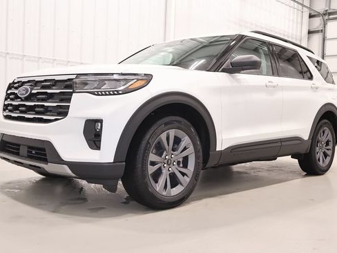 New 2026 Ford Explorer Active w/ Active Comfort Package AWD/4WD image 5