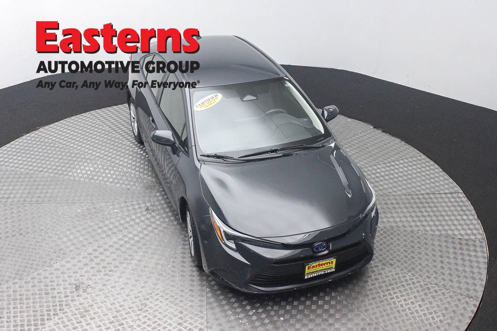 Used 2023 Toyota Corolla LE FWD image 4