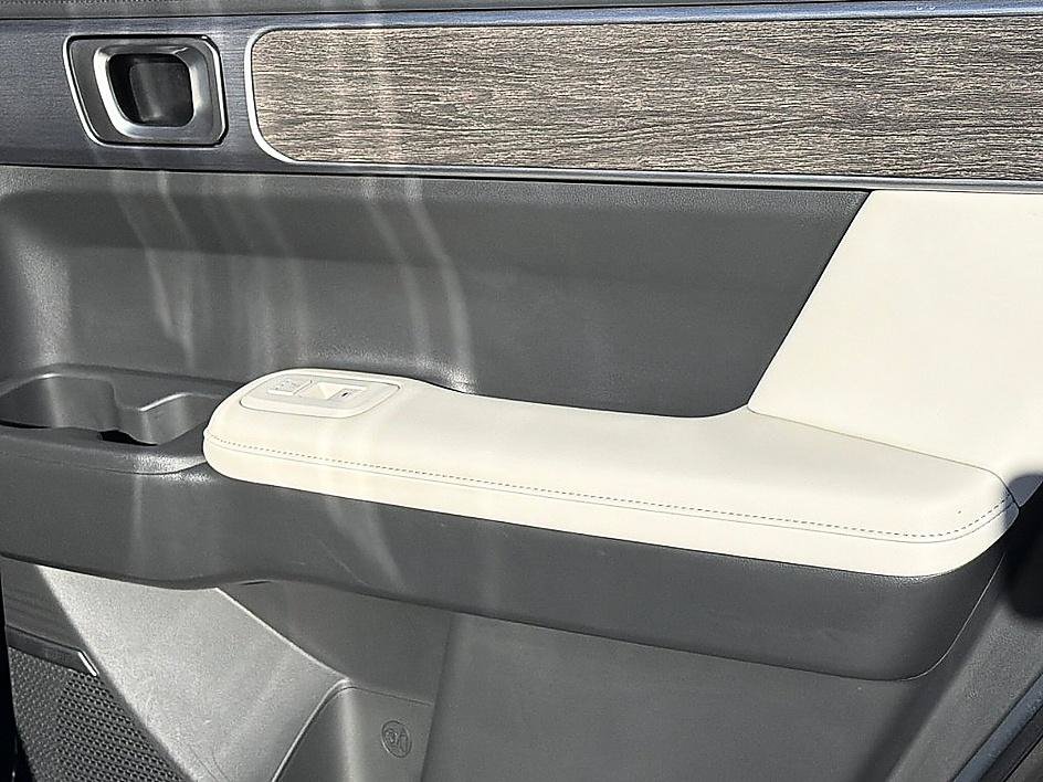 Certified 2025 Hyundai Santa Fe Limited FWD image 28