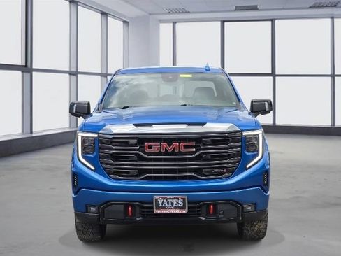Used 2022 GMC Sierra 1500 AT4 w/ AT4 Preferred Package AWD/4WD image 2