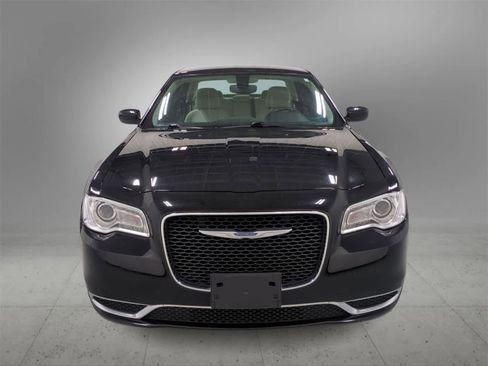 Certified 2023 Chrysler 300 Touring image 3