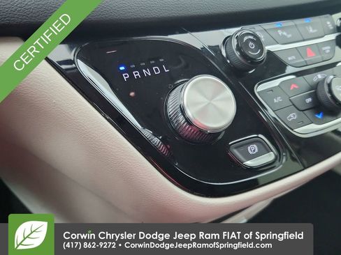Certified 2023 Chrysler Pacifica Touring-L FWD image 26