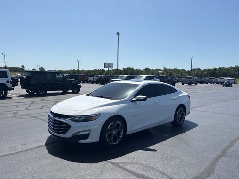Used 2023 Chevrolet Malibu LT FWD image 4