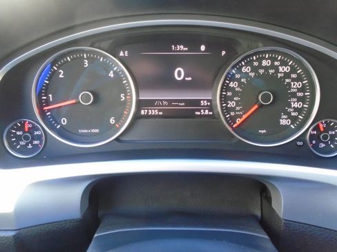 Used 2016 Volkswagen Touareg TDI image 21