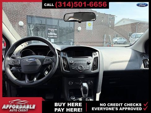 Used 2015 Ford Focus SE FWD image 12