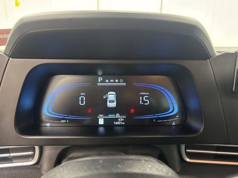 Used 2025 Hyundai Elantra SE image 23