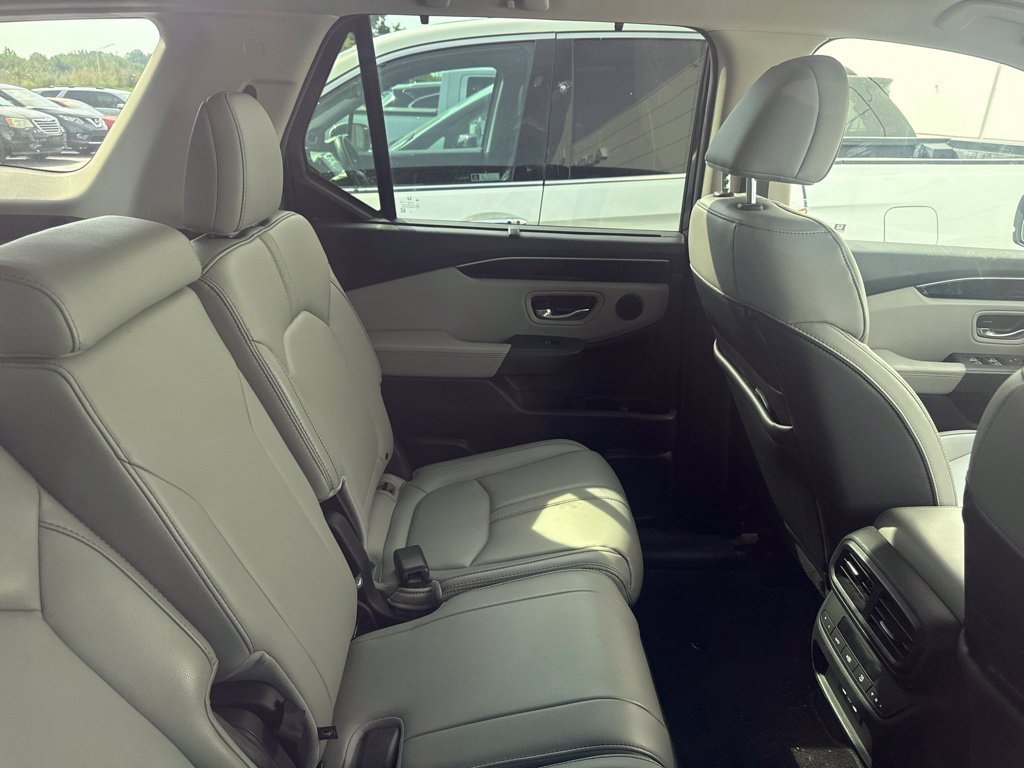 Used 2025 Honda Pilot EX-L image 10