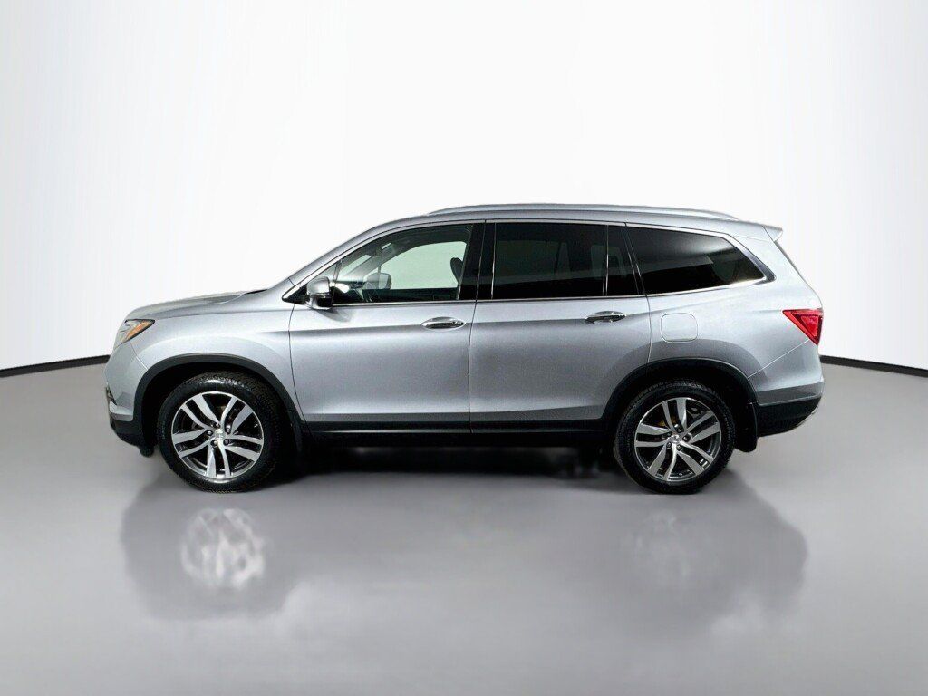Used 2017 Honda Pilot Elite image 2